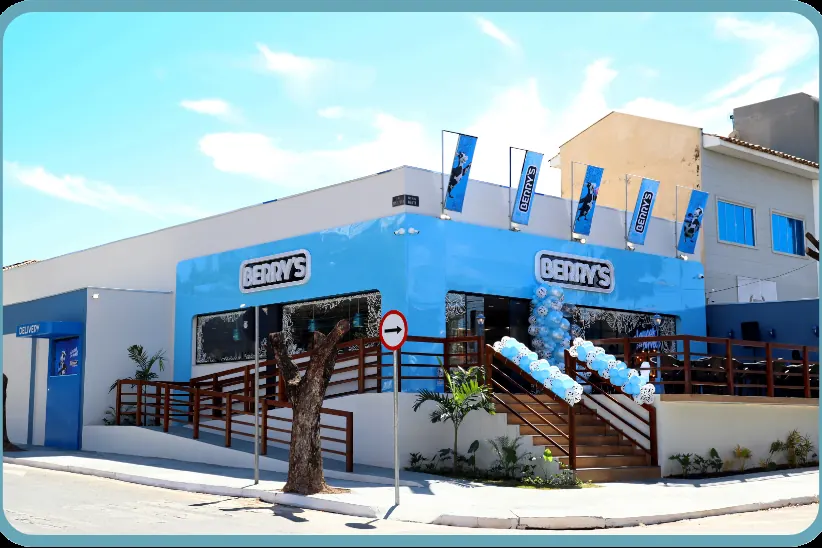 Fachada azul de uma loja Berry's